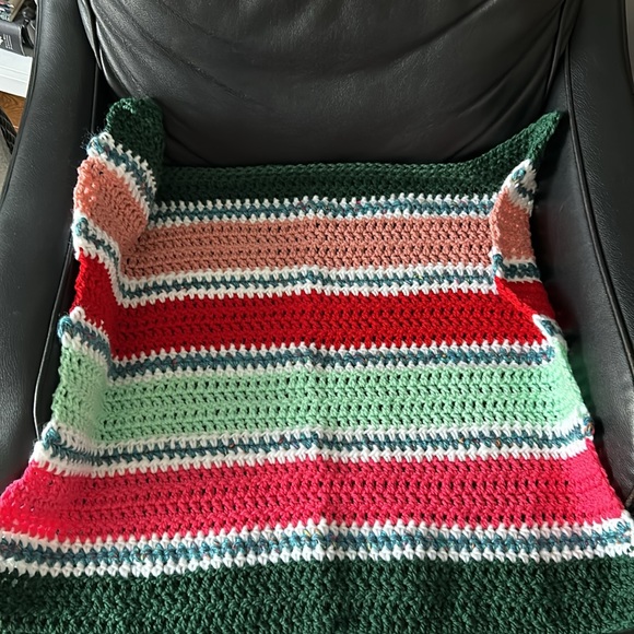 Handmade crochet lap blanket - Picture 2 of 5
